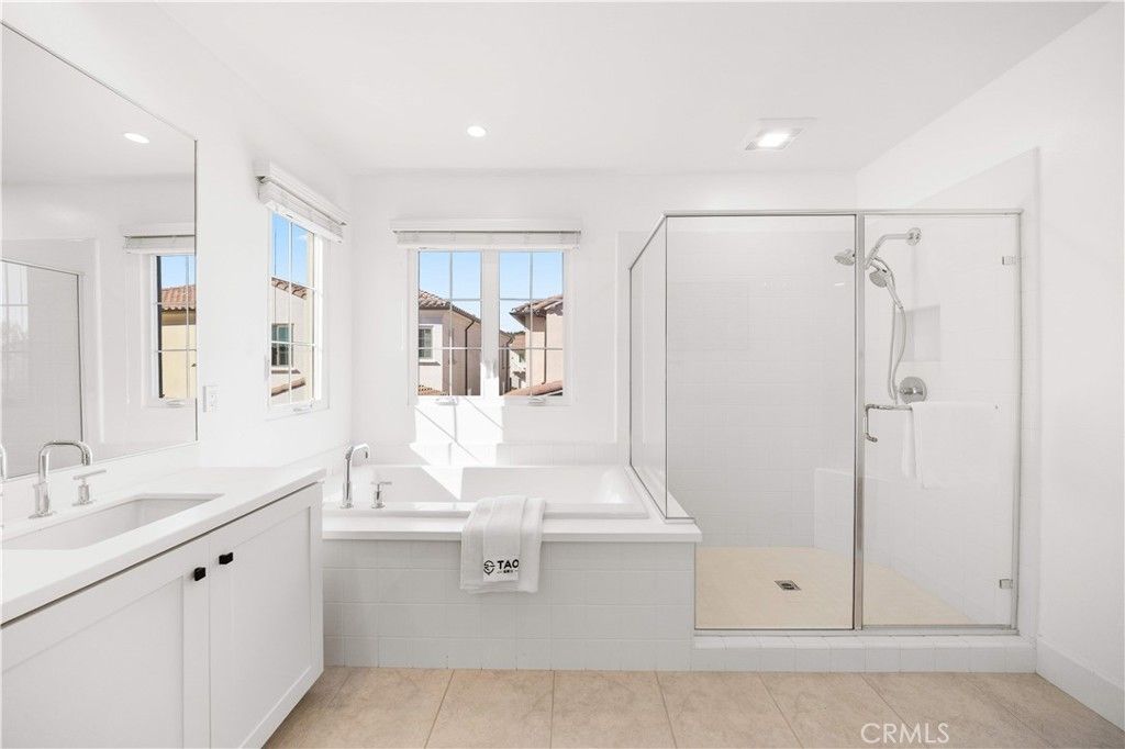 Image 33 of property listing at 217 Piazza, Irvine, CA 92602