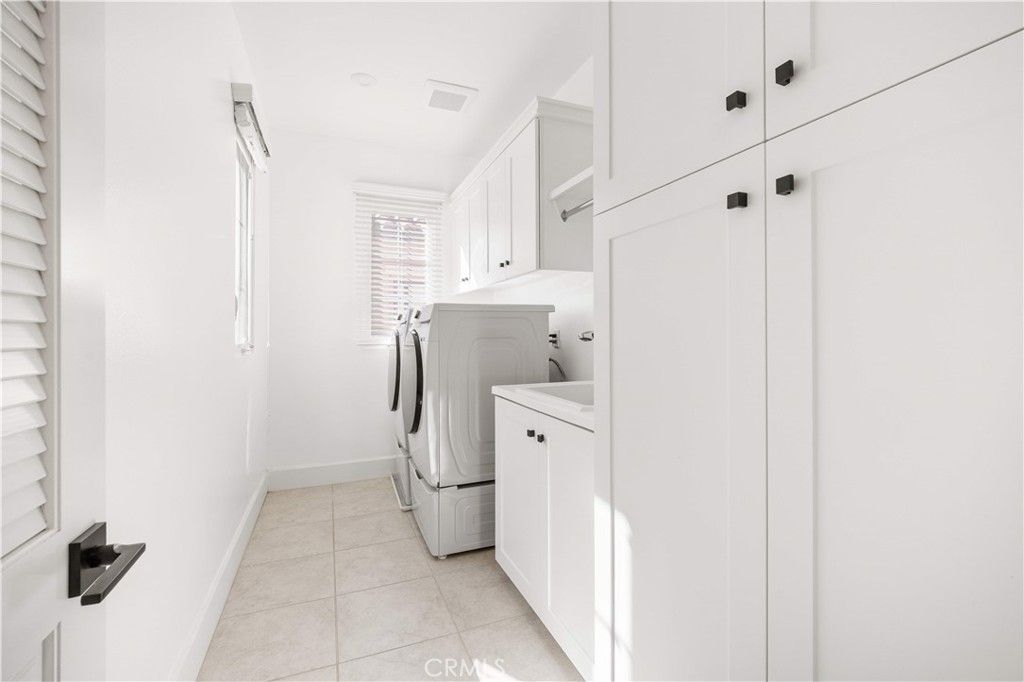 Image 41 of property listing at 217 Piazza, Irvine, CA 92602