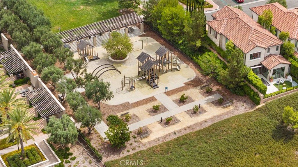 Image 60 of property listing at 217 Piazza, Irvine, CA 92602