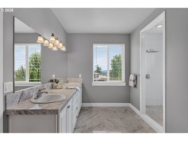 15185 Sw SUMMERVIEW Dr, Tigard, OR 97224