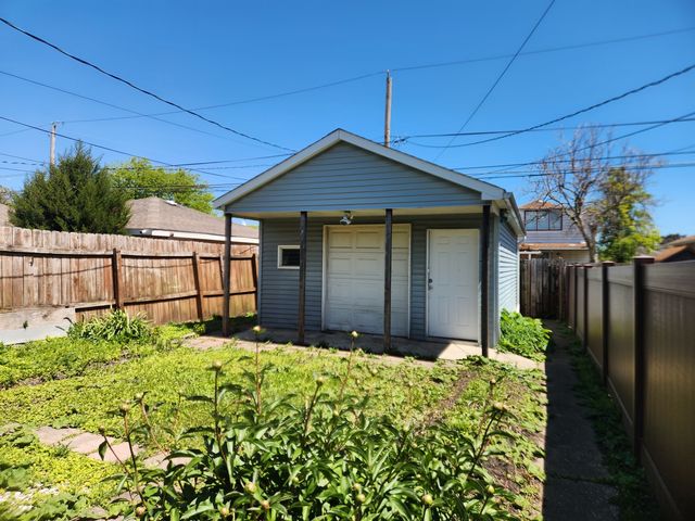 5711 S Mayfield Avenue, Chicago, IL 60638