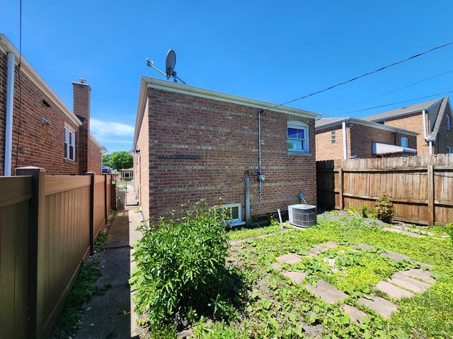 5711 S Mayfield Avenue, Chicago, IL 60638