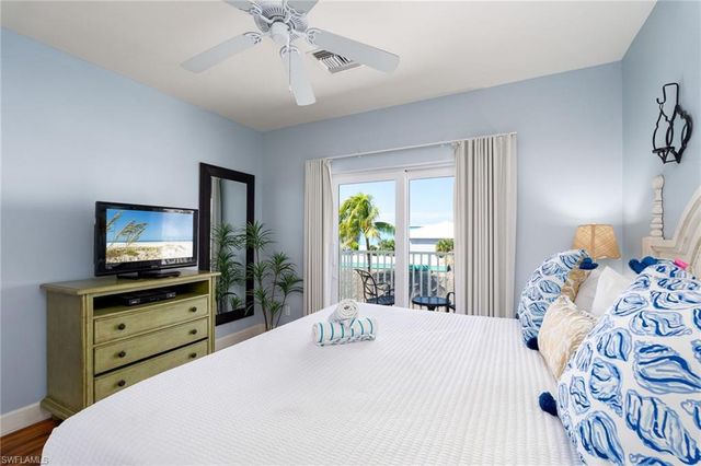 450 Old San Carlos BLVD 303, Fort Myers Beach, FL 33931