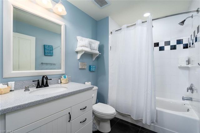 450 Old San Carlos BLVD 303, Fort Myers Beach, FL 33931