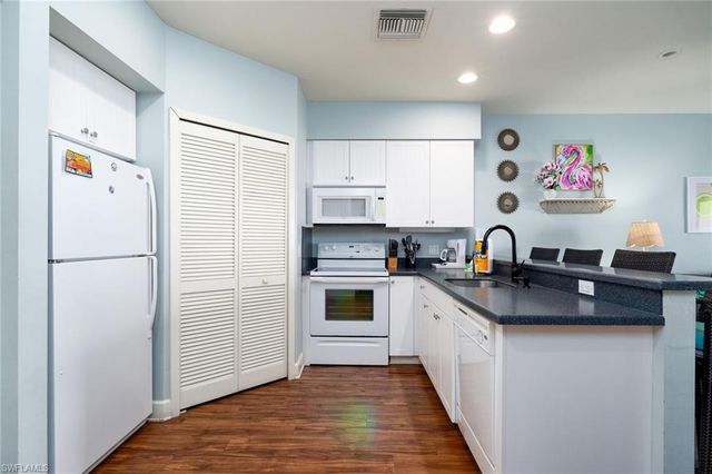 450 Old San Carlos BLVD 303, Fort Myers Beach, FL 33931