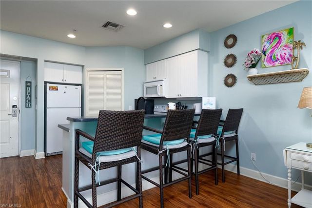 450 Old San Carlos BLVD 303, Fort Myers Beach, FL 33931