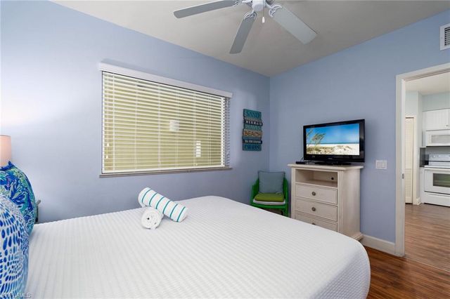 450 Old San Carlos BLVD 303, Fort Myers Beach, FL 33931