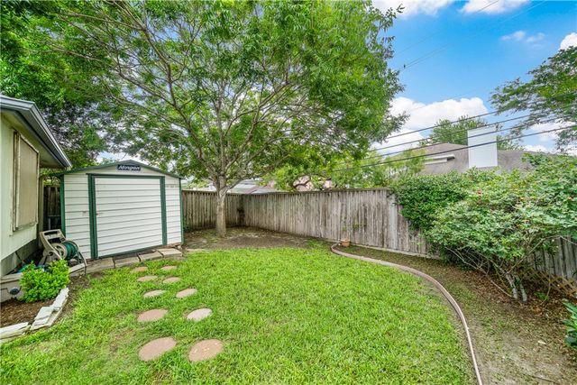 4442 Lake Superior Dr, Corpus Christi, TX 78413