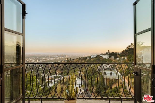 8856 Appian Way, Los Angeles, CA 90046