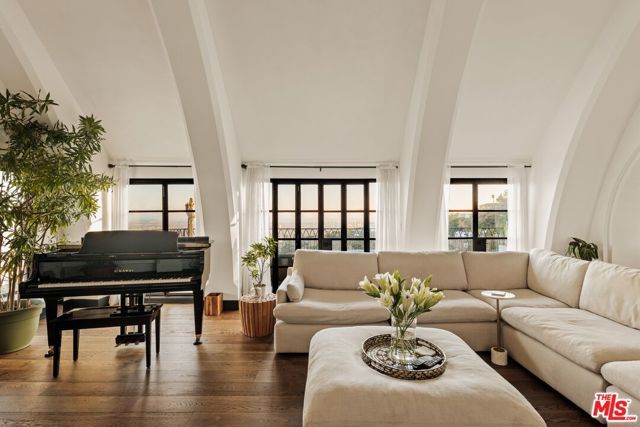 8856 Appian Way, Los Angeles, CA 90046