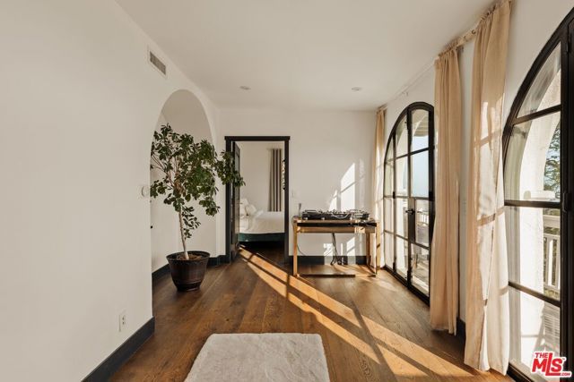 8856 Appian Way, Los Angeles, CA 90046