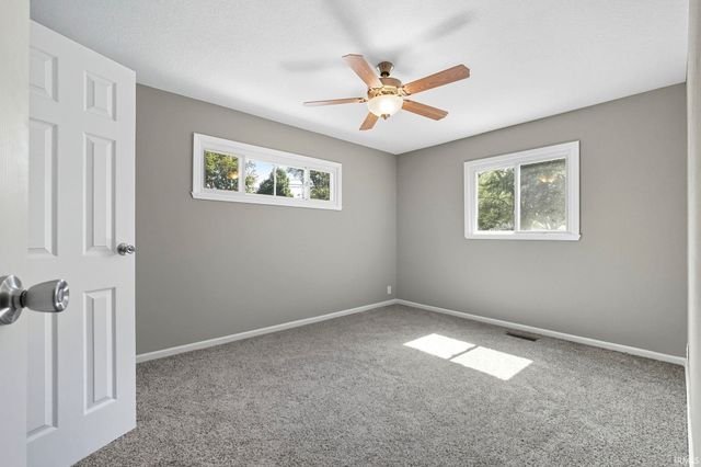 1186 Braeburn Drive, New Haven, IN 46774