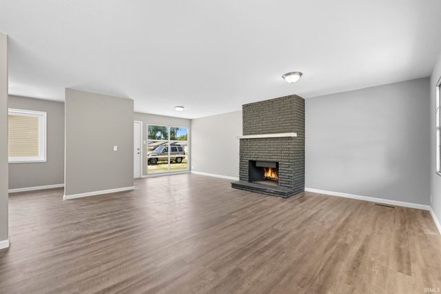 1186 Braeburn Drive, New Haven, IN 46774