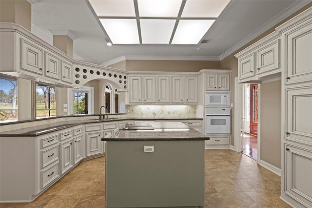 299 Wedgewood Drive, Montgomery, TX 77356