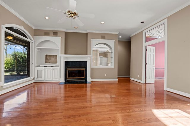 299 Wedgewood Drive, Montgomery, TX 77356