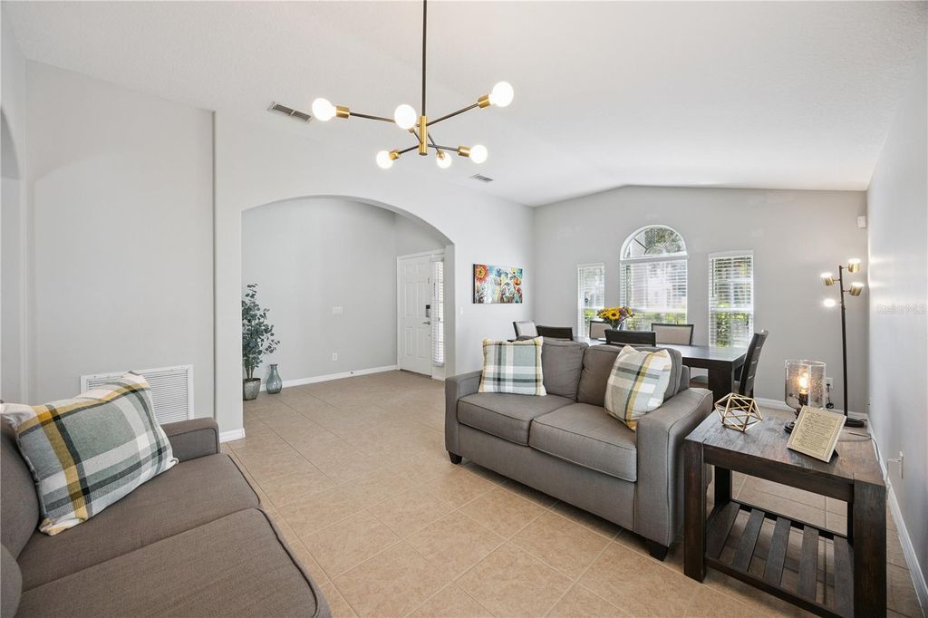 Image 6 of property listing at 11625 GREAT COMMISSION WAY, Orlando, FL 32832