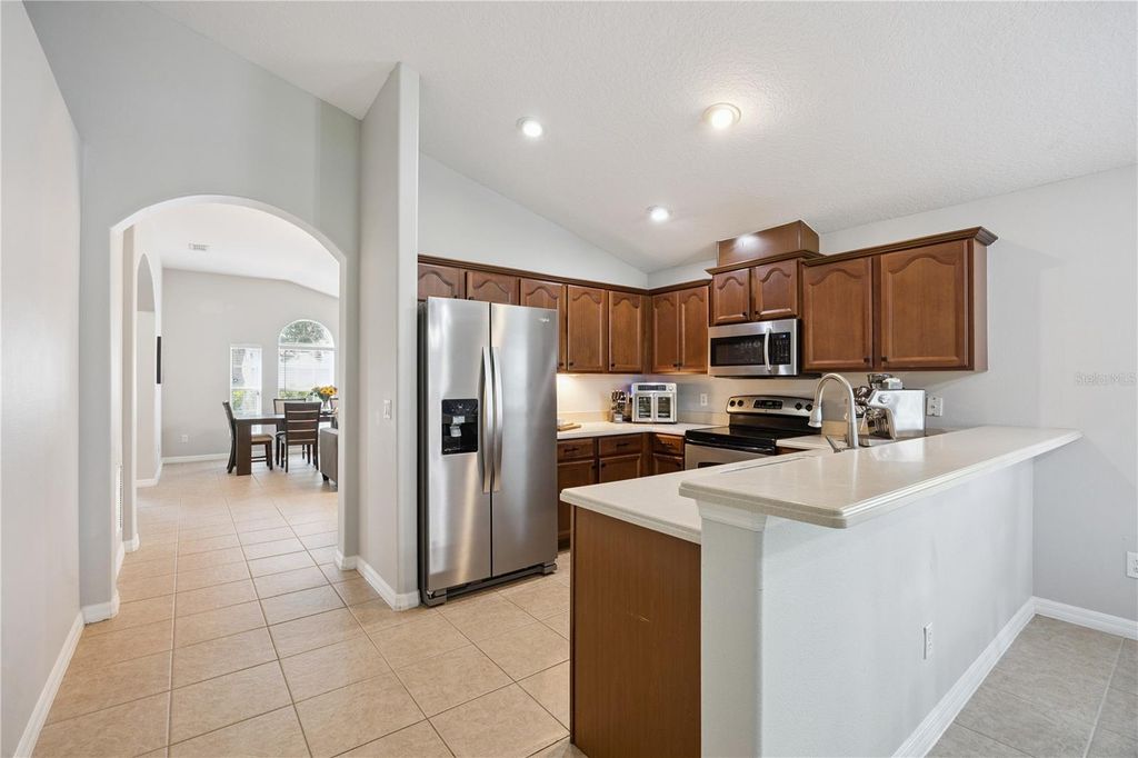 Image 9 of property listing at 11625 GREAT COMMISSION WAY, Orlando, FL 32832