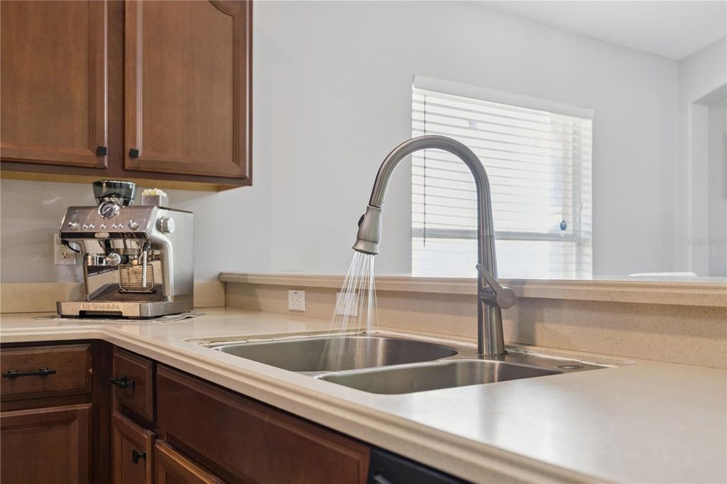 Image 10 of property listing at 11625 GREAT COMMISSION WAY, Orlando, FL 32832