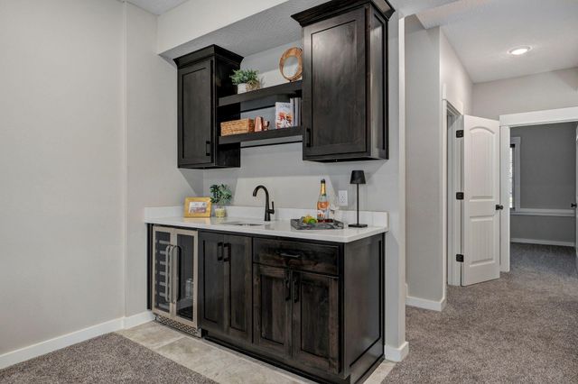 1301 S Amber Ridge Drive, Nixa, MO 65714