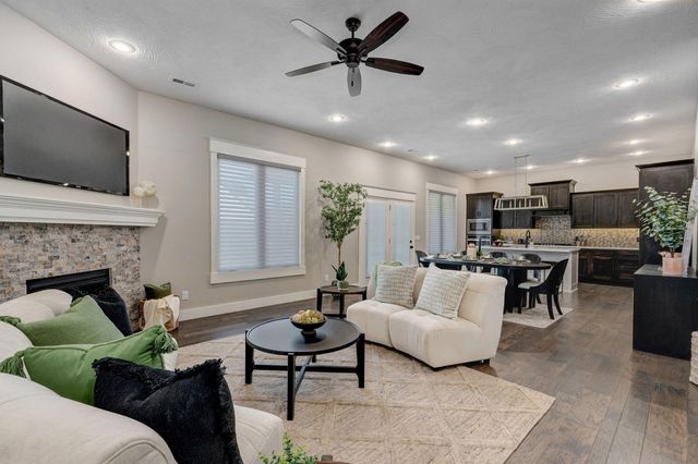 1301 S Amber Ridge Drive, Nixa, MO 65714