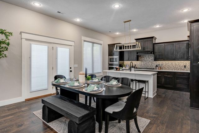 1301 S Amber Ridge Drive, Nixa, MO 65714