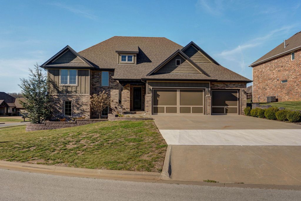1301 S Amber Ridge Drive, Nixa, MO 65714