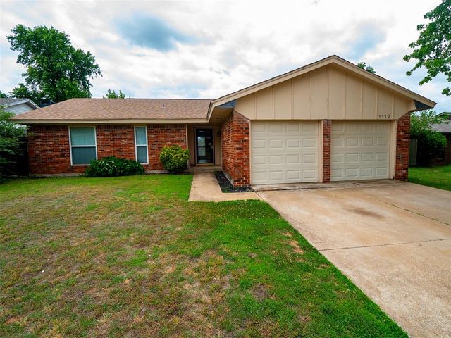 1112 SE 8th Street, Moore, OK 73160