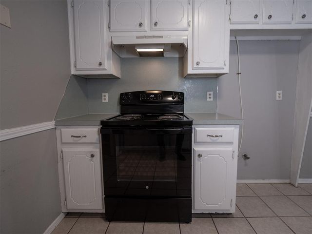1112 SE 8th Street, Moore, OK 73160