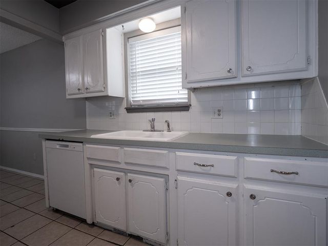 1112 SE 8th Street, Moore, OK 73160