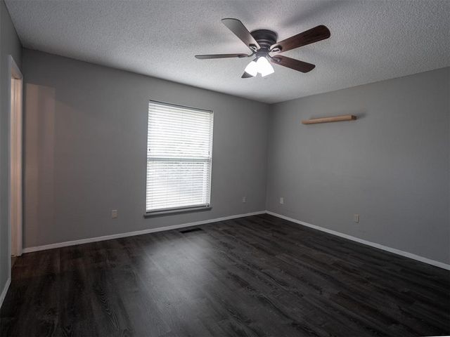 1112 SE 8th Street, Moore, OK 73160