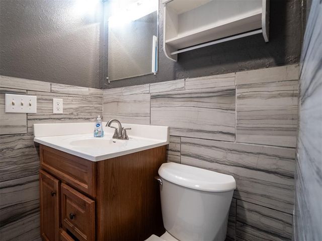 1112 SE 8th Street, Moore, OK 73160