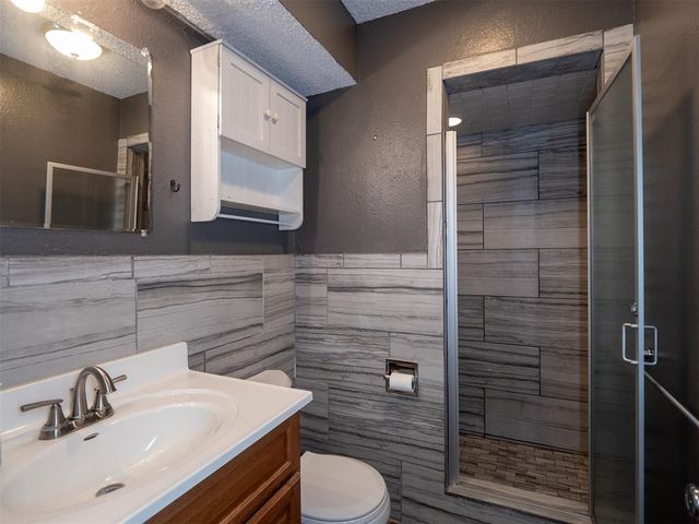 1112 SE 8th Street, Moore, OK 73160