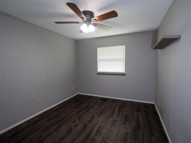 1112 SE 8th Street, Moore, OK 73160