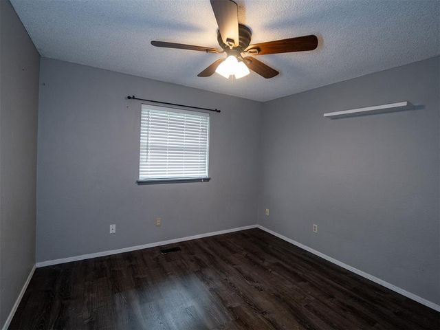 1112 SE 8th Street, Moore, OK 73160
