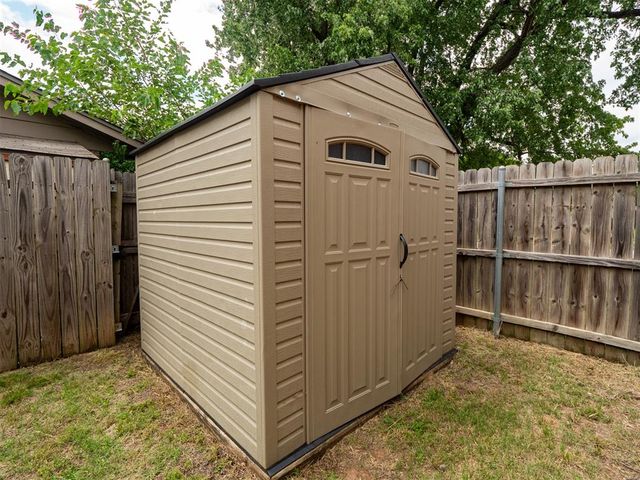 1112 SE 8th Street, Moore, OK 73160