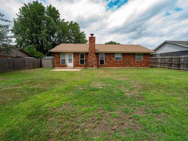 1112 SE 8th Street, Moore, OK 73160