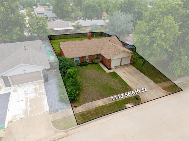 1112 SE 8th Street, Moore, OK 73160