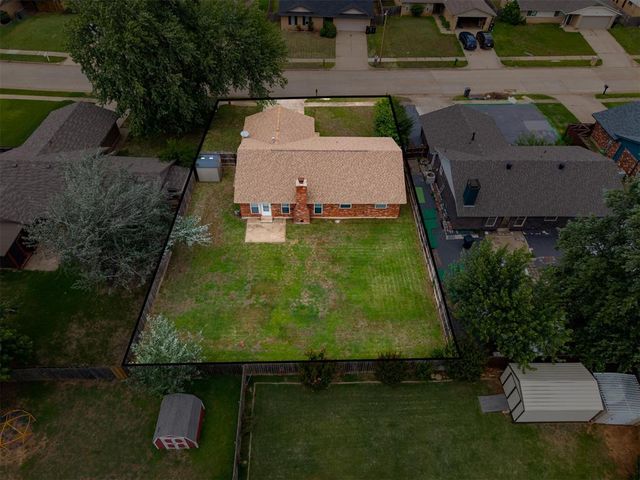 1112 SE 8th Street, Moore, OK 73160