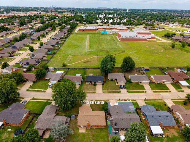 1112 SE 8th Street, Moore, OK 73160