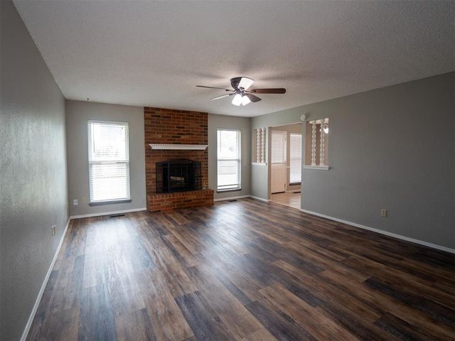 1112 SE 8th Street, Moore, OK 73160
