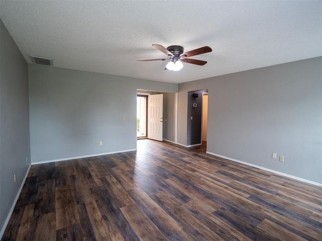 1112 SE 8th Street, Moore, OK 73160