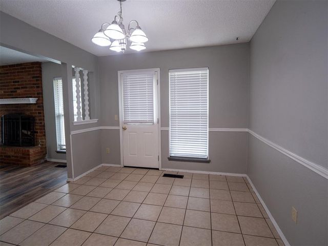 1112 SE 8th Street, Moore, OK 73160