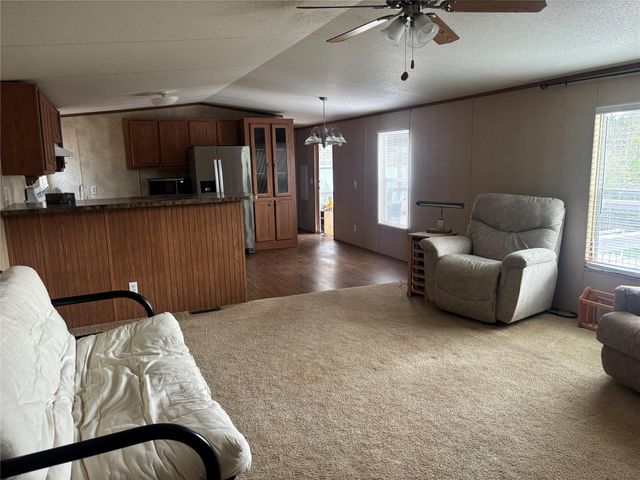 151 Cottletown RD, Smithville, TX 78957