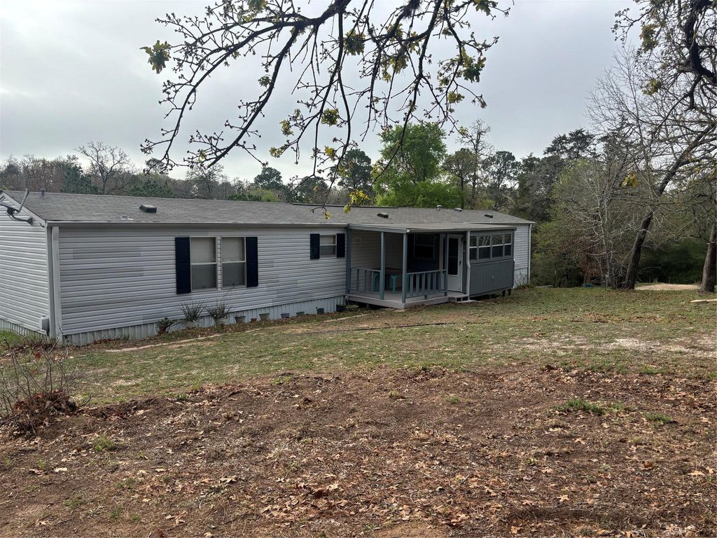 151 Cottletown RD, Smithville, TX 78957