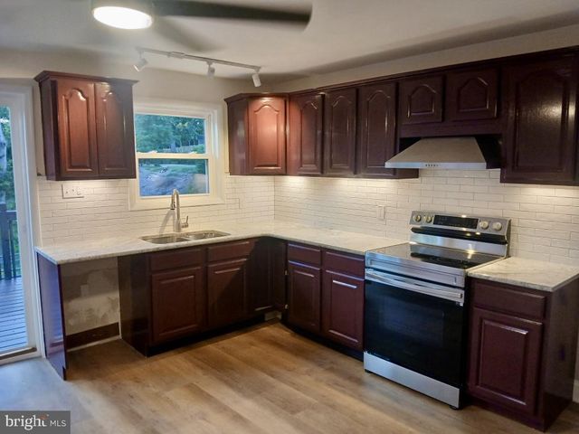 2067 FOULK RD, Garnet Valley, PA 19060