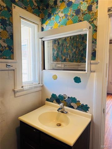 1001 Center Street, Hannibal, MO 63401