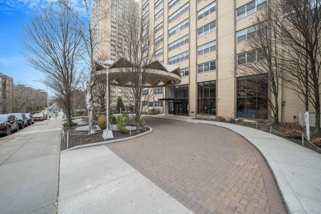 10230 66th Road 21H, Forest Hills, NY 11375