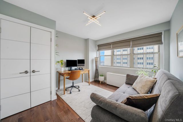 10230 66th Road 21H, Forest Hills, NY 11375