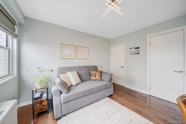 10230 66th Road 21H, Forest Hills, NY 11375