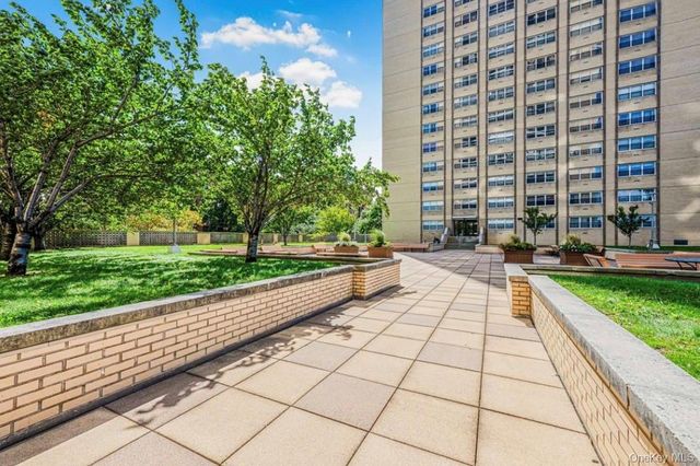 10230 66th Road 21H, Forest Hills, NY 11375